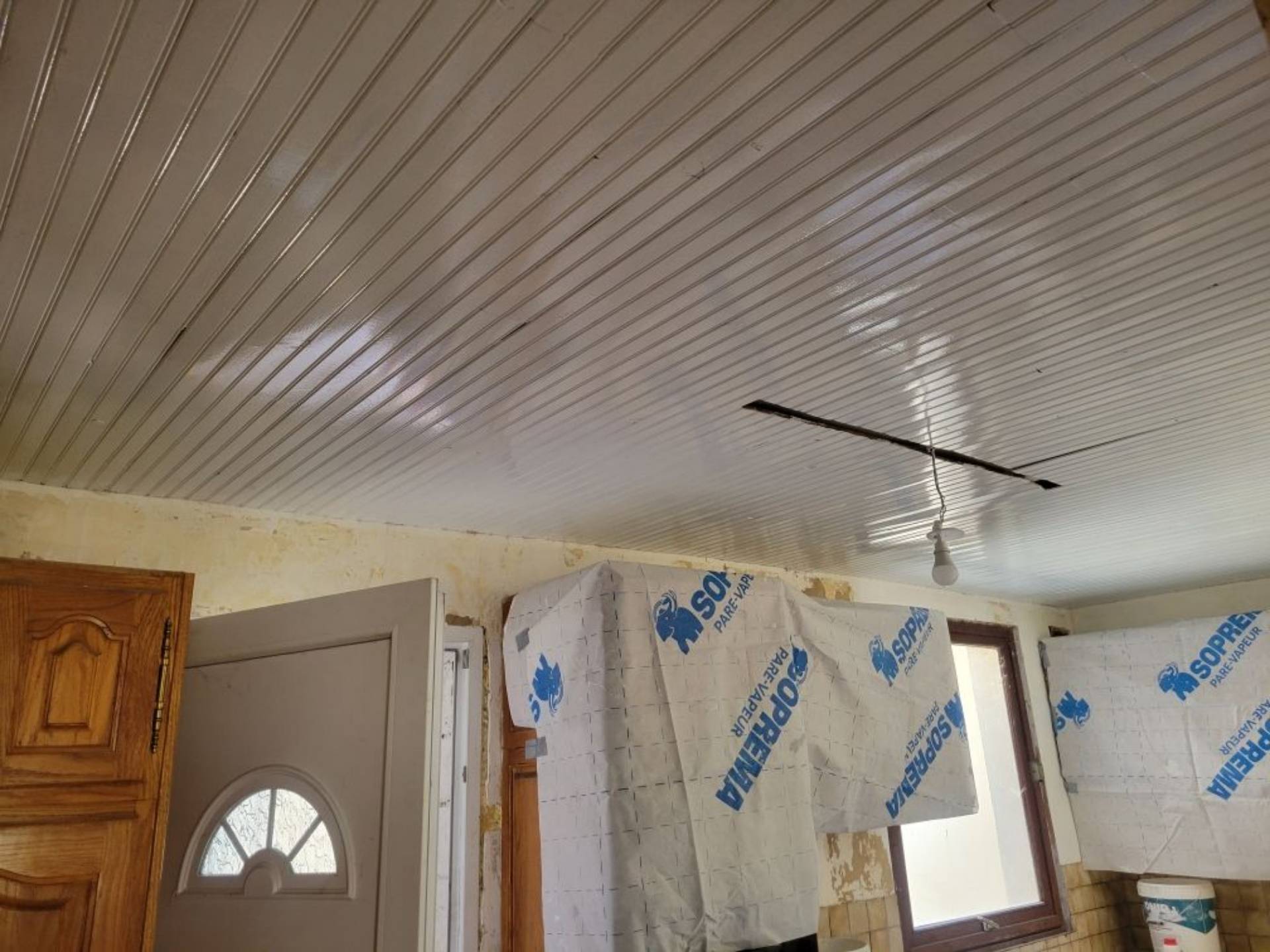 Installation de lambris PVC au plafond à Louviers